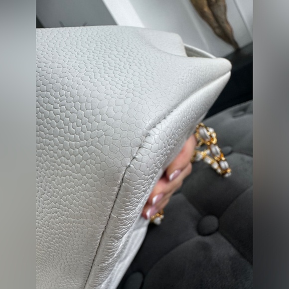 LOT 1286 RARE‼️SMALL 22‼️24K gold plated CHANEL vintage caviar leather DIANA bag - Picture 4 of 16